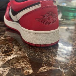 Jordan 1 very berry low.